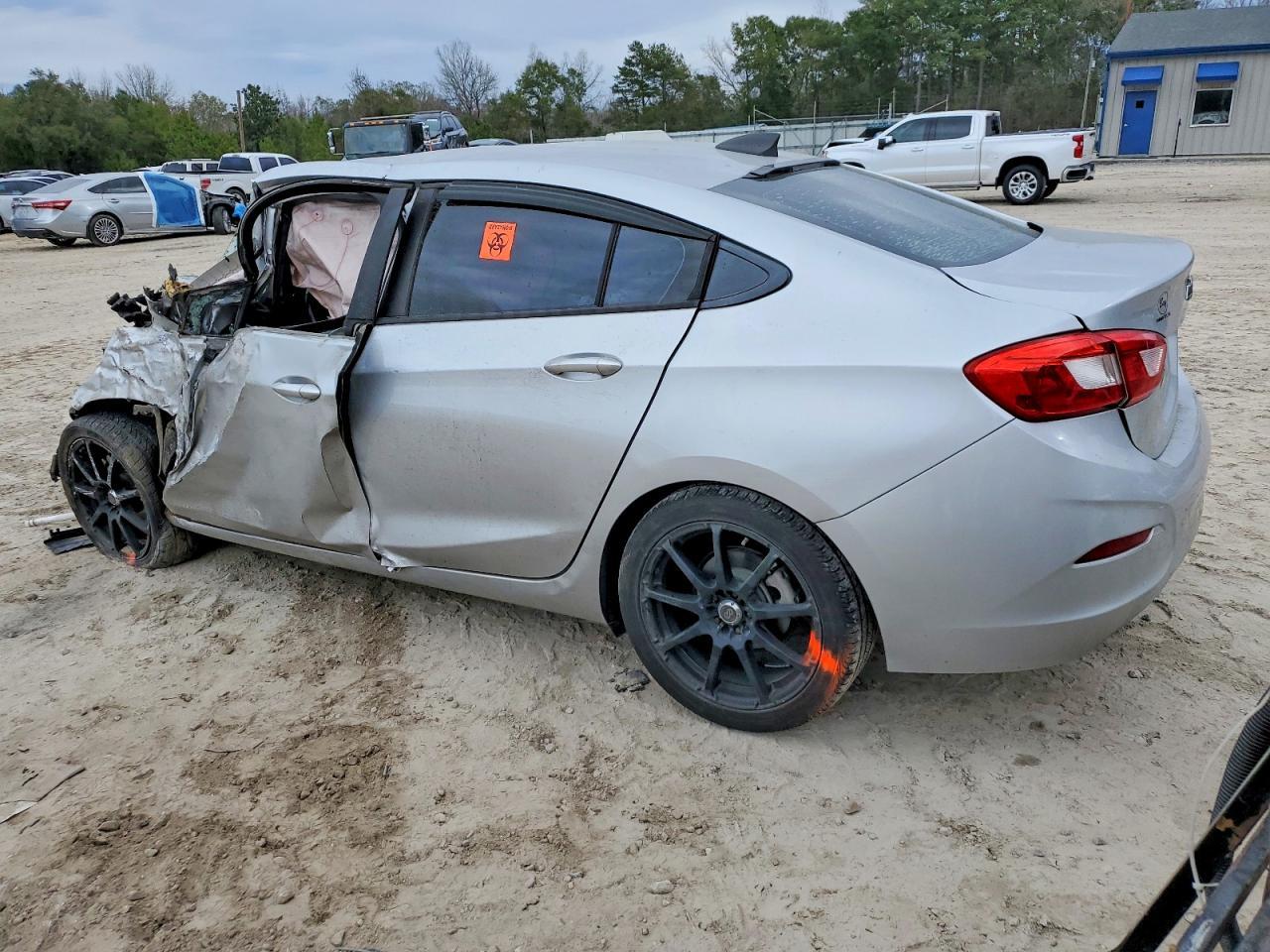 2017 Chevrolet Cruze Ls - Image 2