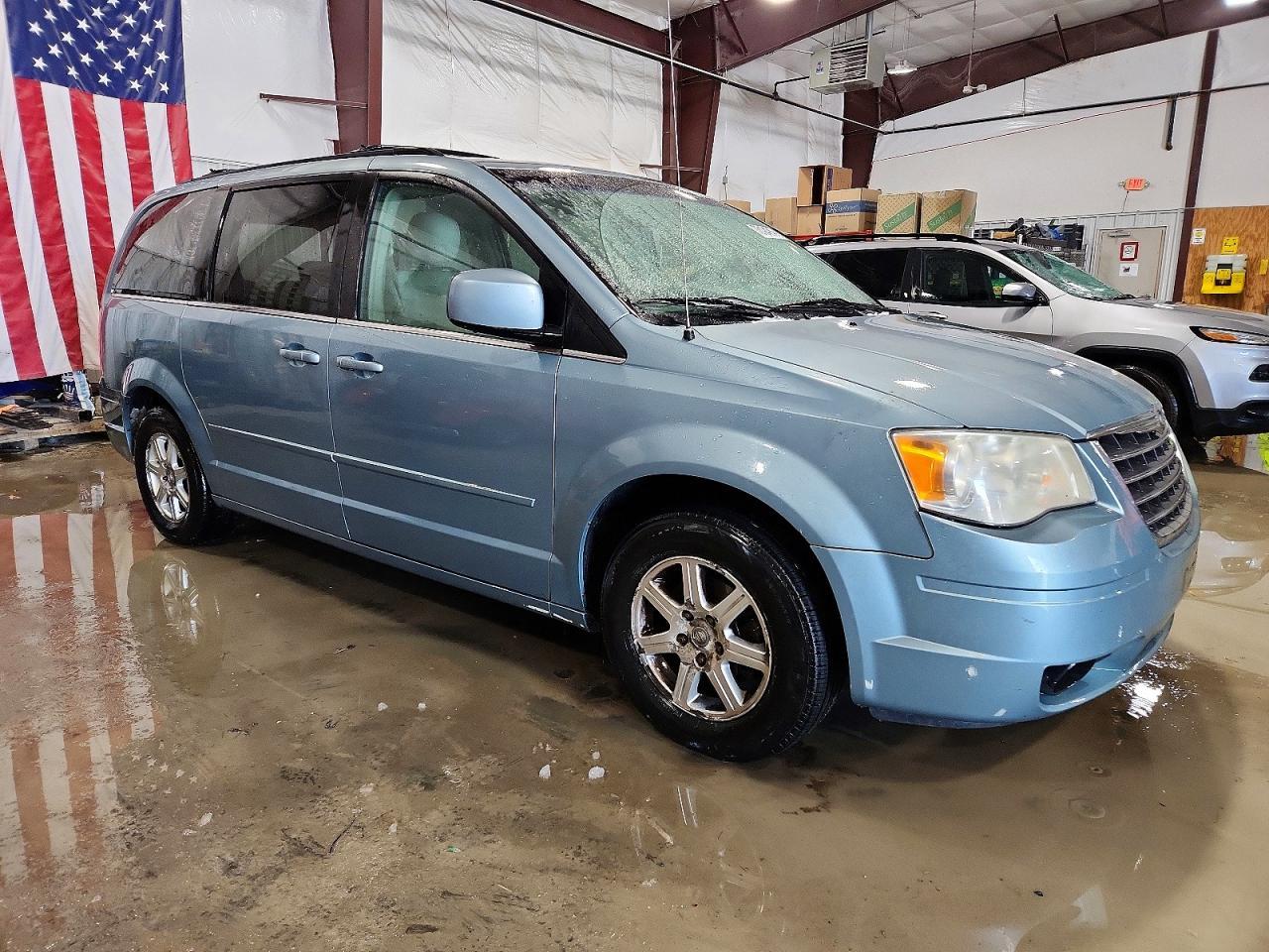 2008 Chrysler Town & Country Touring - Image 4