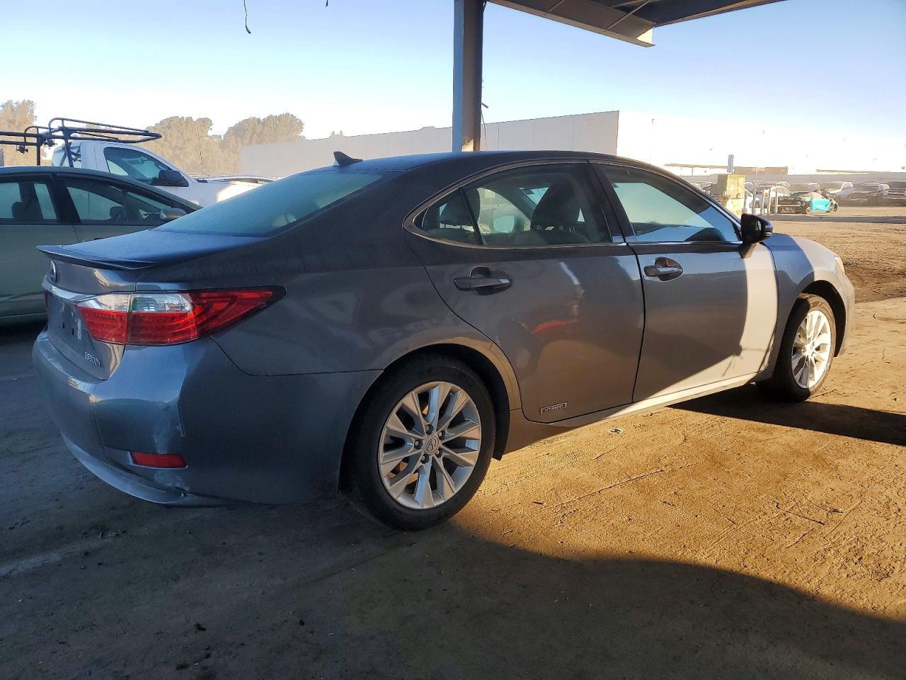 2014 Lexus Es 300H - Фото 3