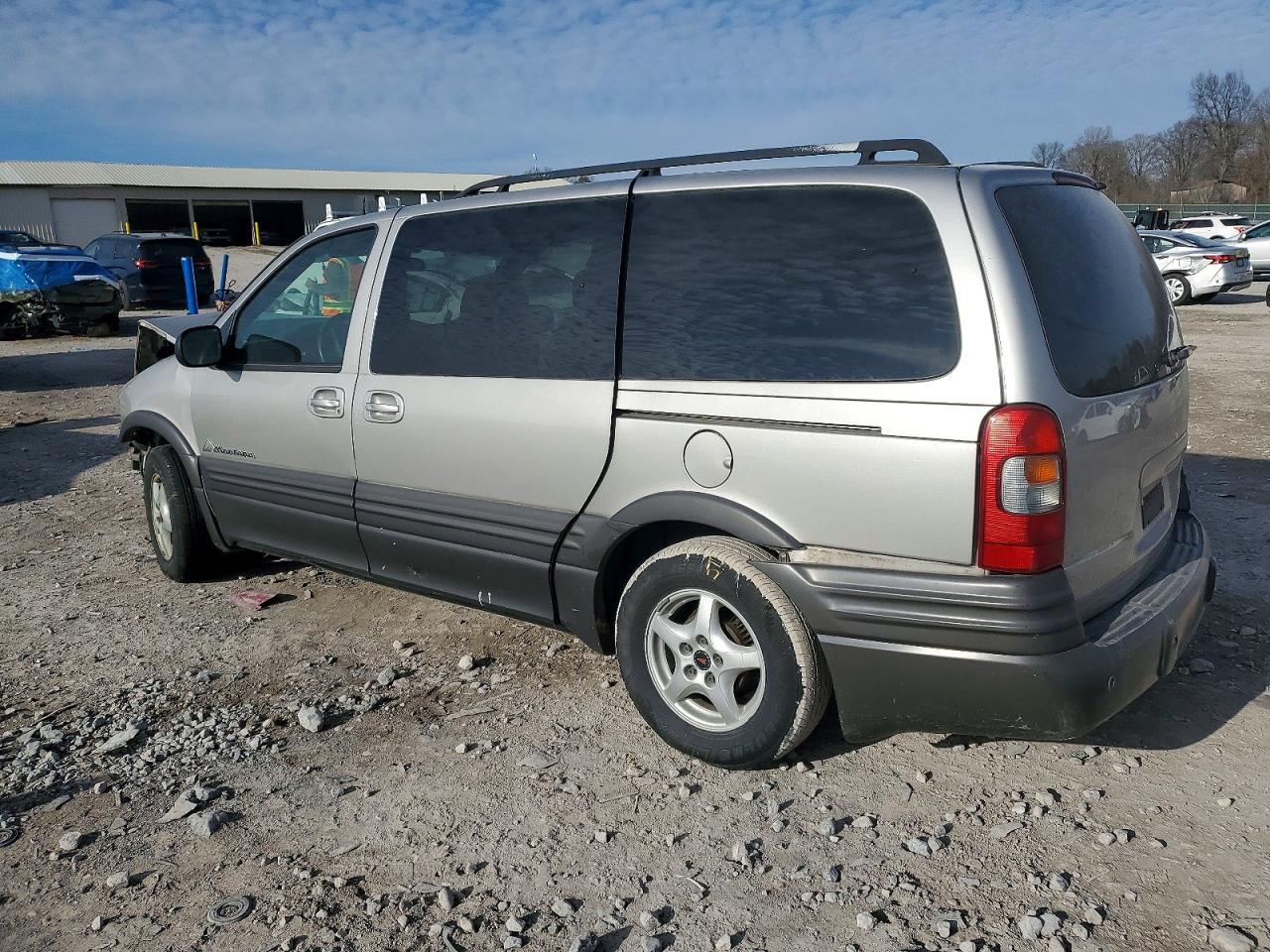 2004 Pontiac Montana - Image 2