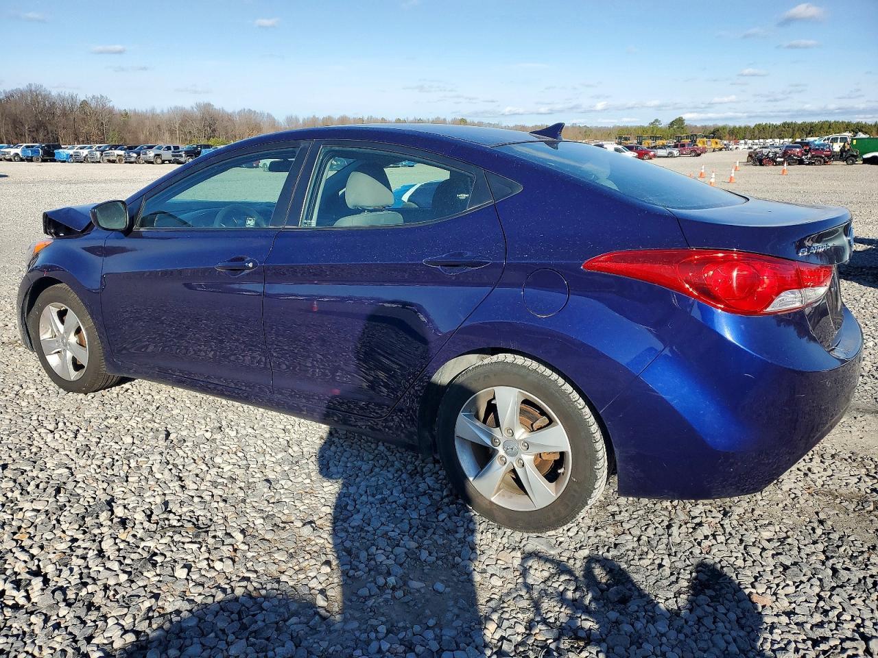 2013 Hyundai Elantra - Фото 2