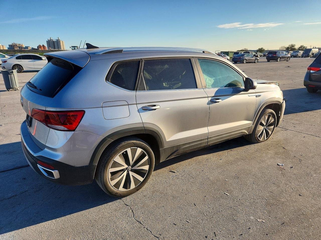 2022 Volkswagen Taos Se - Image 3