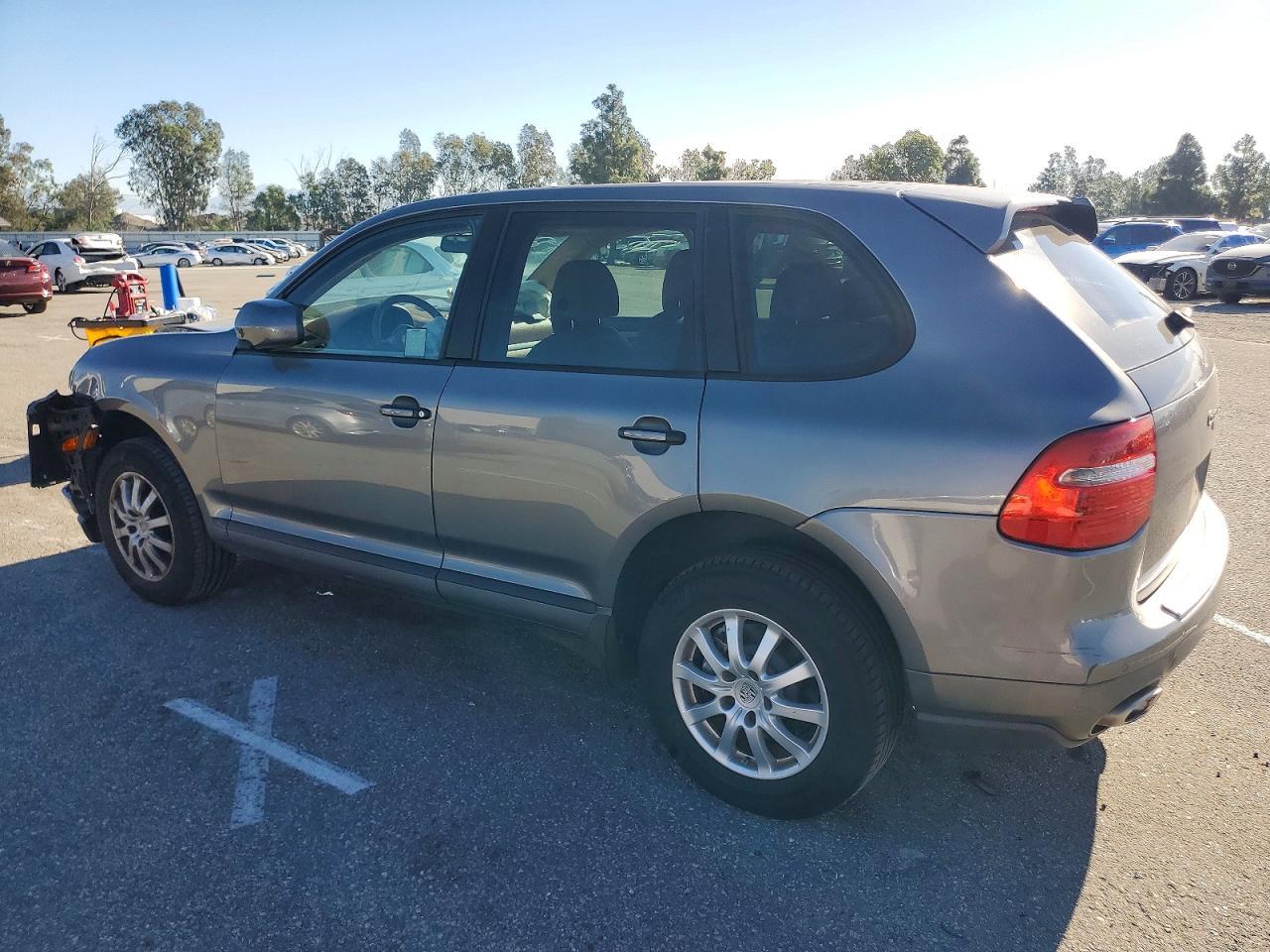 2010 Porsche Cayenne - Image 2