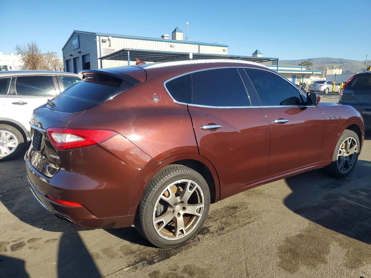 2017 Maserati Levante Luxury - Image 3