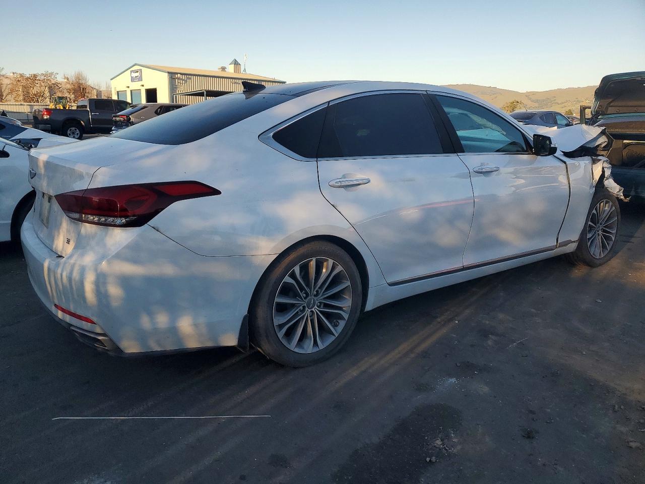 2015 Hyundai Genesis 3.8L - Фото 3