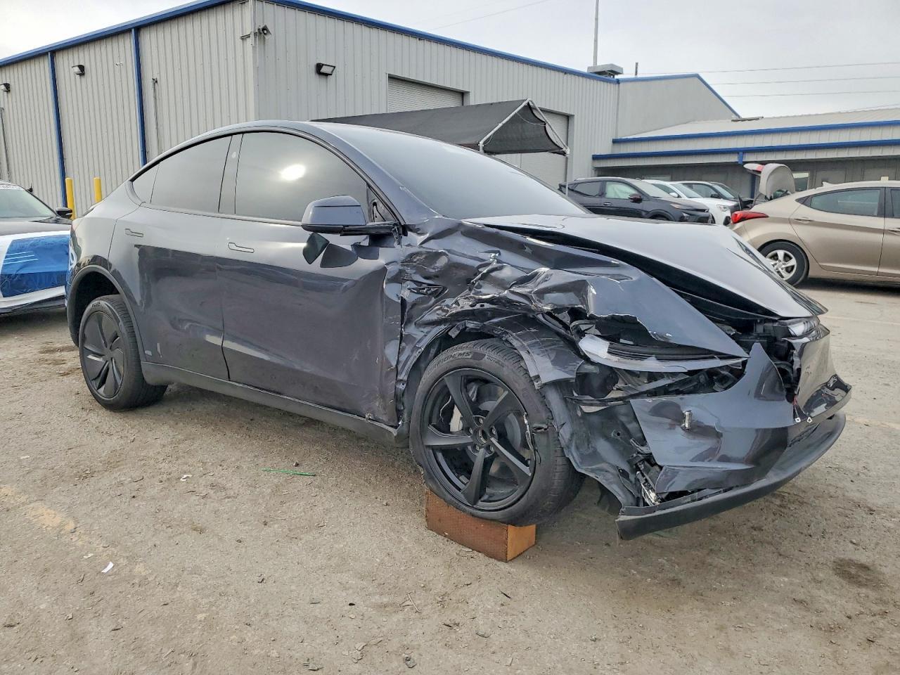 2026 Tesla Model Y - Фото 4
