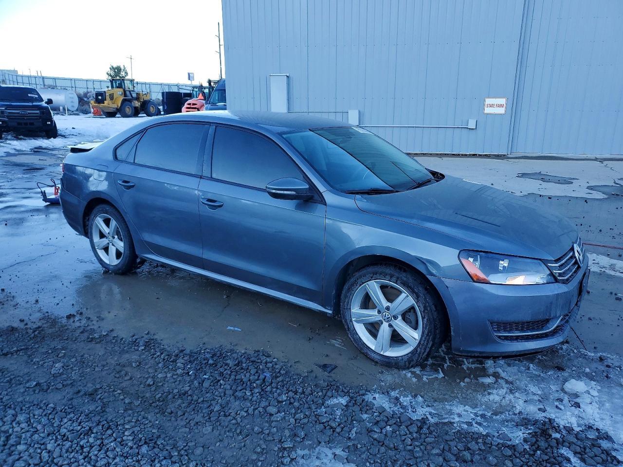 2012 Volkswagen Passat S - Фото 4