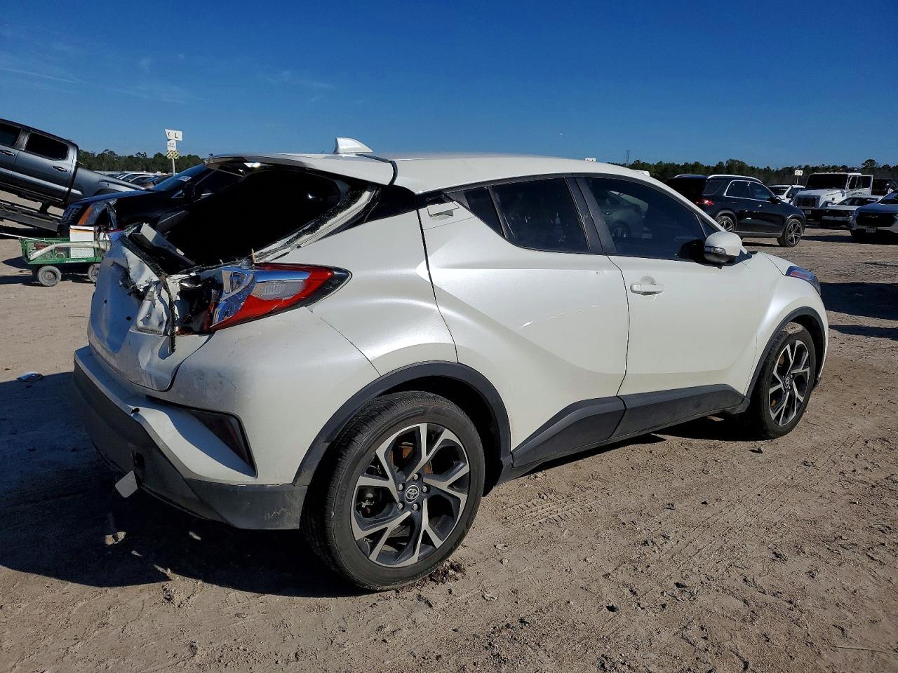 2021 Toyota C-Hr Xle - Image 3