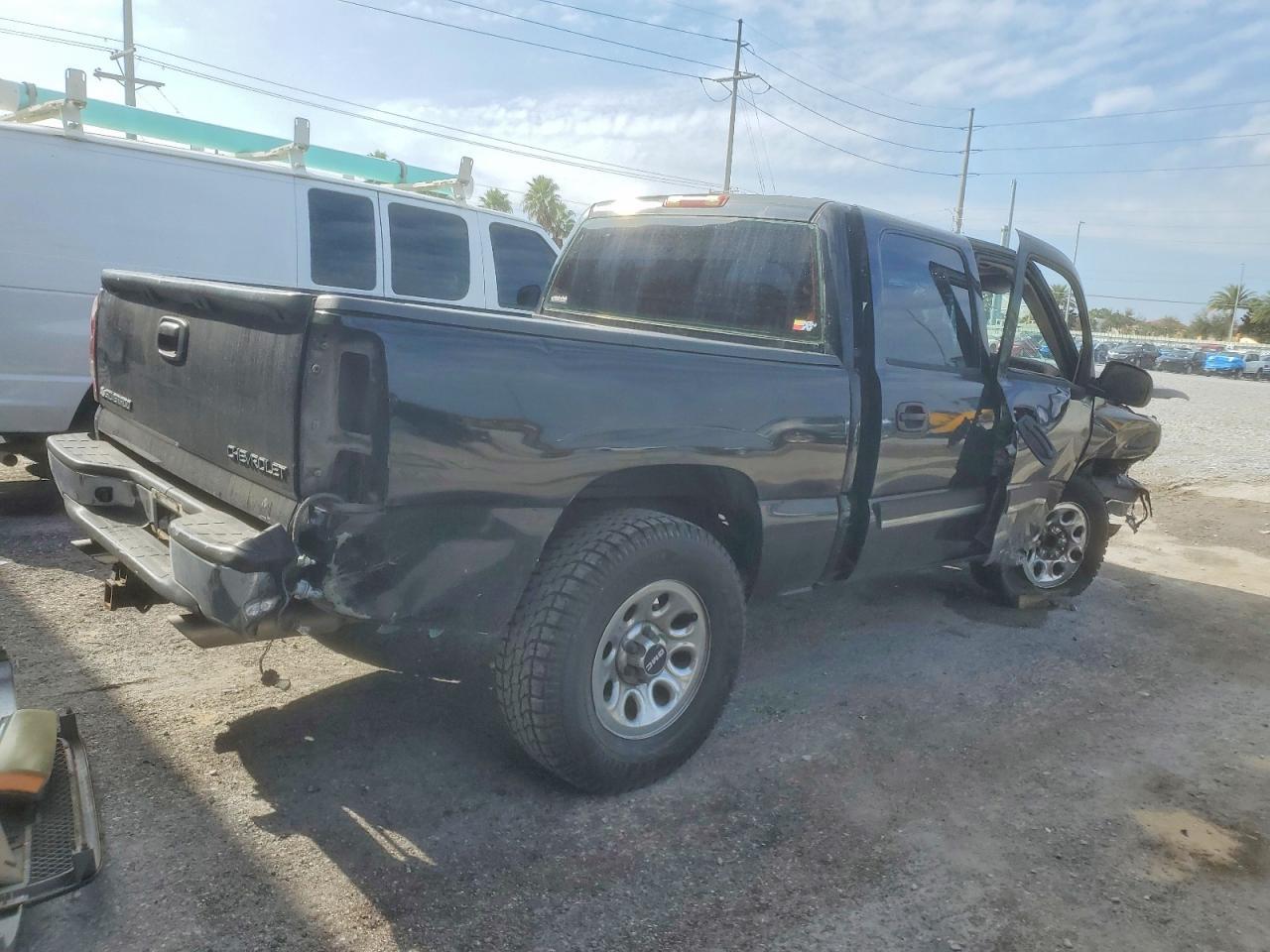 2005 Chevrolet Silverado C1500 - Image 3