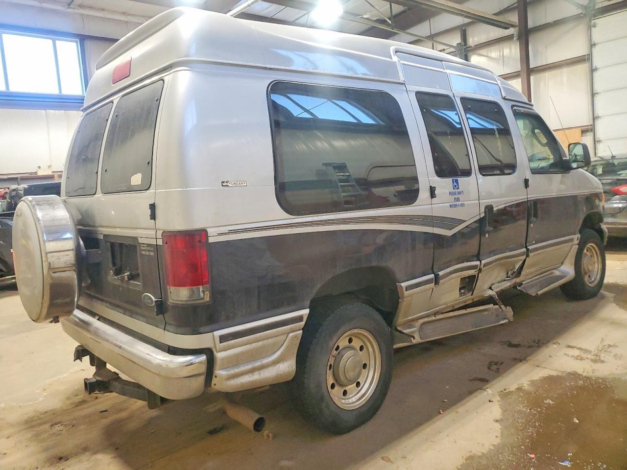2006 Ford Econoline E250 Van - Фото 3