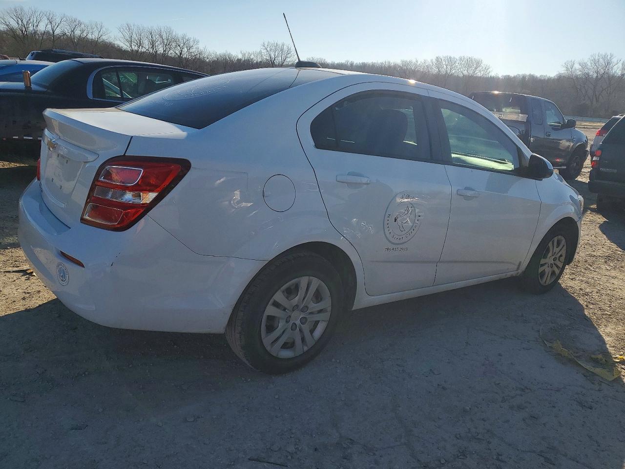 2017 Chevrolet Sonic Ls - Фото 3