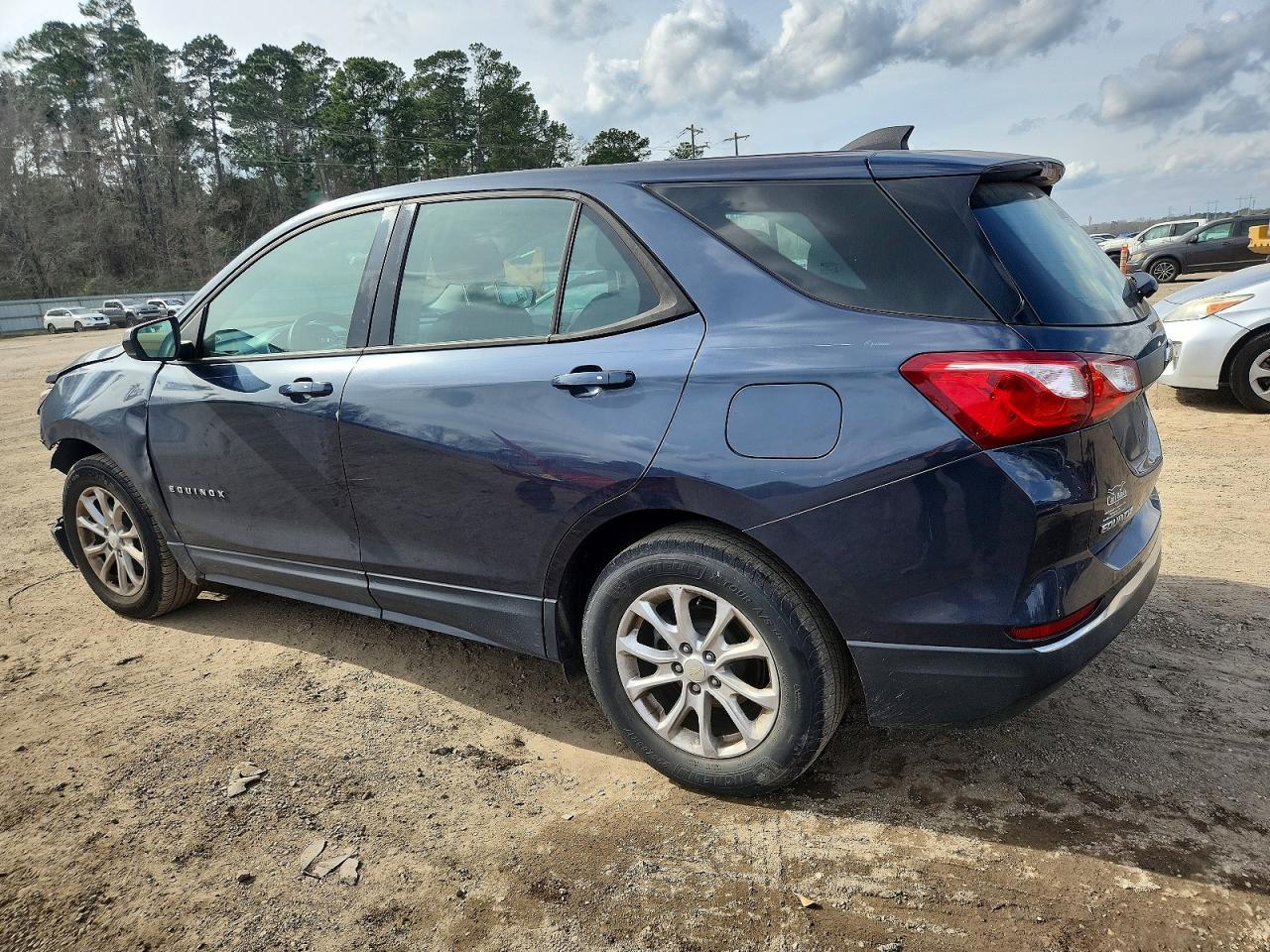 2018 Chevrolet Equinox Ls - Фото 2