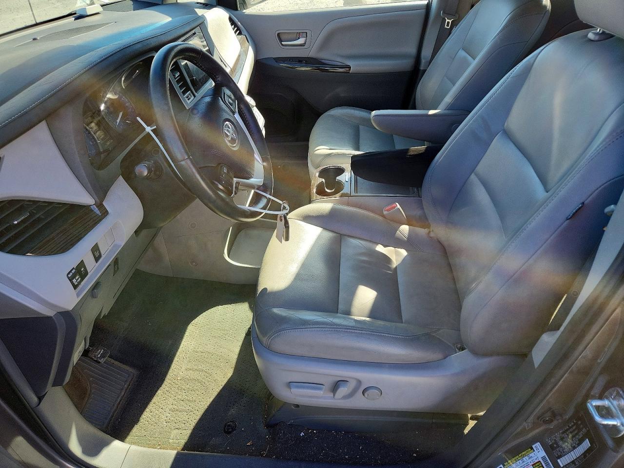 2015 Toyota Sienna Xle - Фото 7
