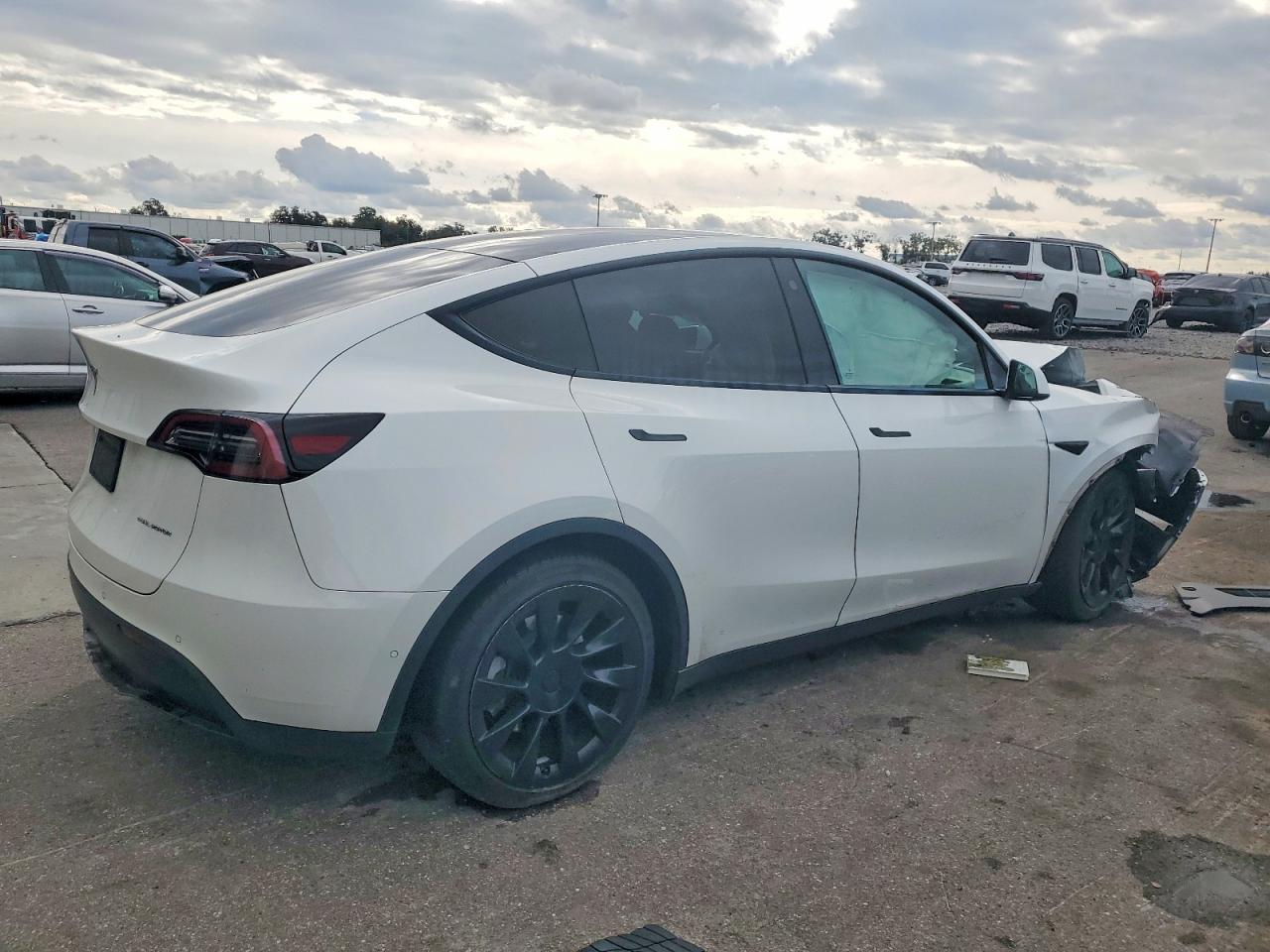 2022 Tesla Model Y - Фото 3