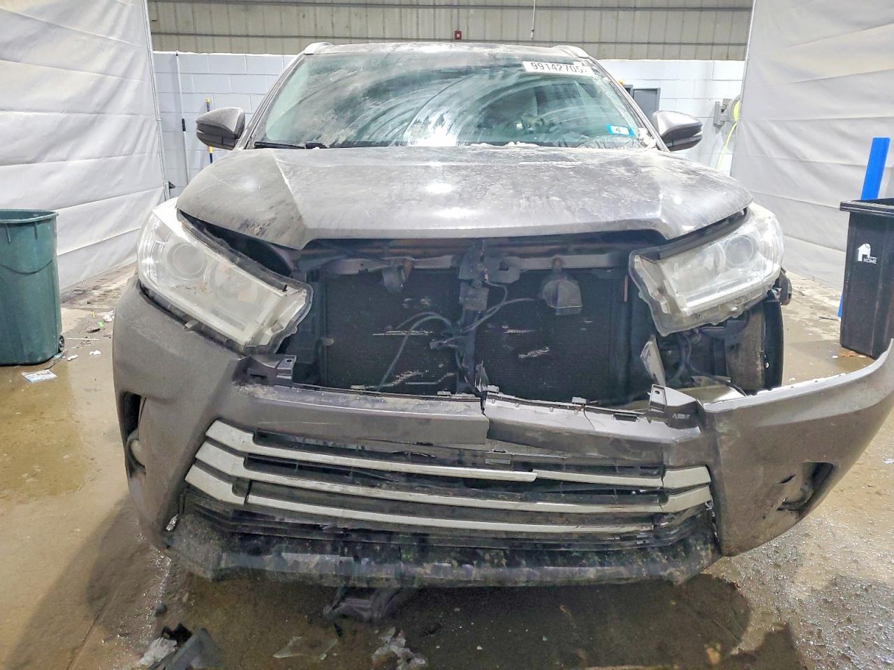 2017 Toyota Highlander Se - Фото 5