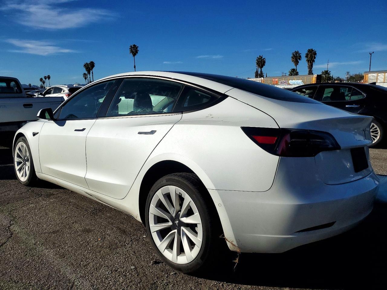 2022 Tesla Model 3 - Фото 2