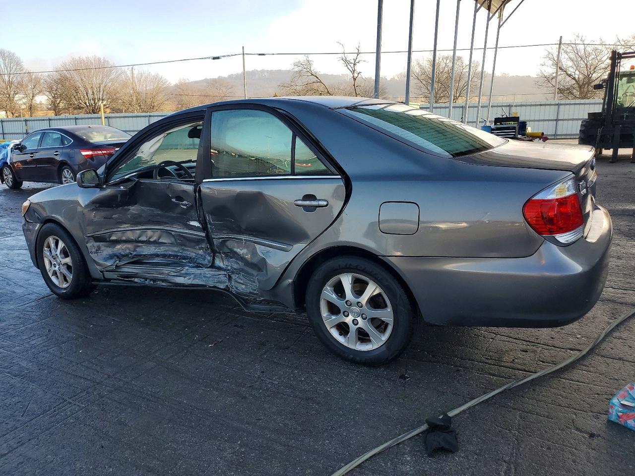 2005 Toyota Camry Le - Image 2