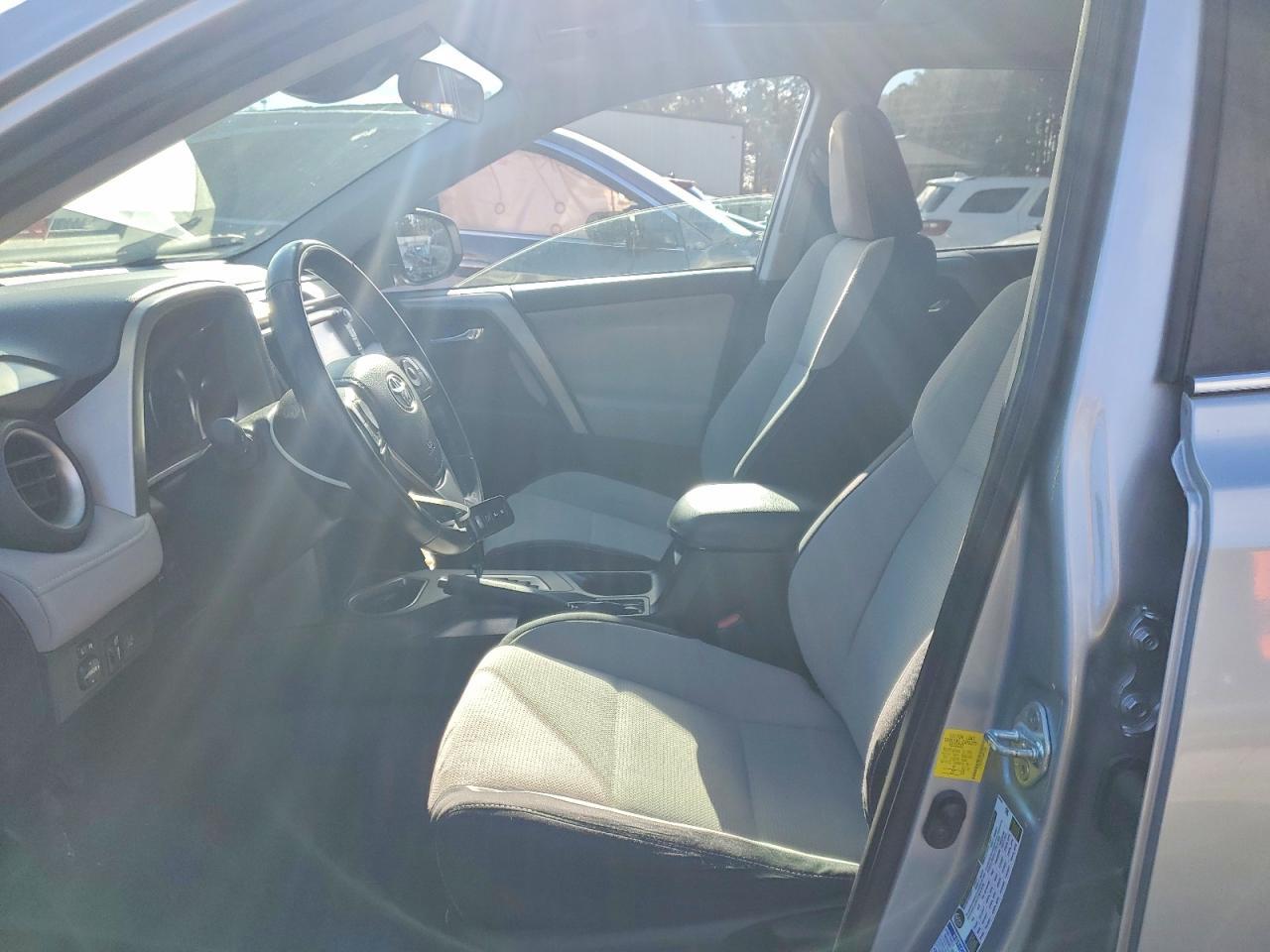 2016 Toyota Rav4 Xle - Image 7