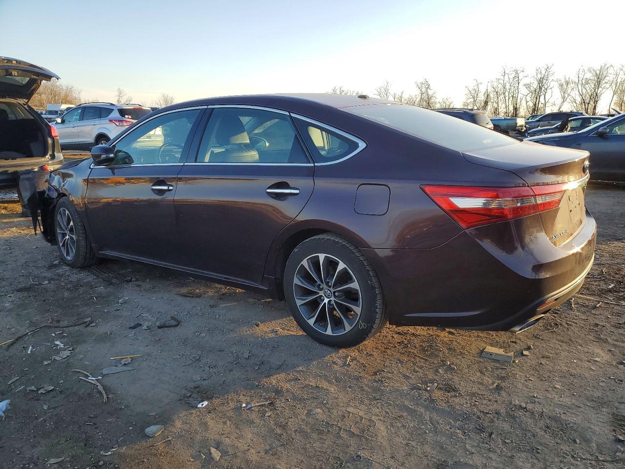 2018 Toyota Avalon Xle - Image 2