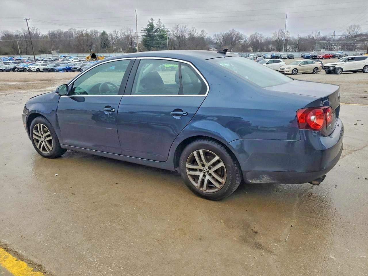 2010 Volkswagen Jetta Se - Image 2