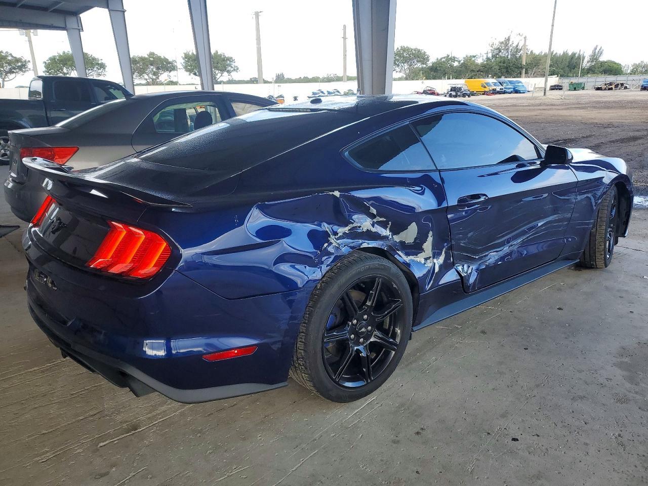 2019 Ford Mustang - Image 3