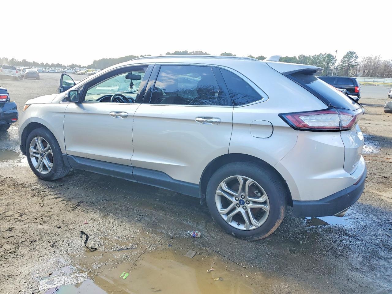 2016 Ford Edge Titanium - Image 2