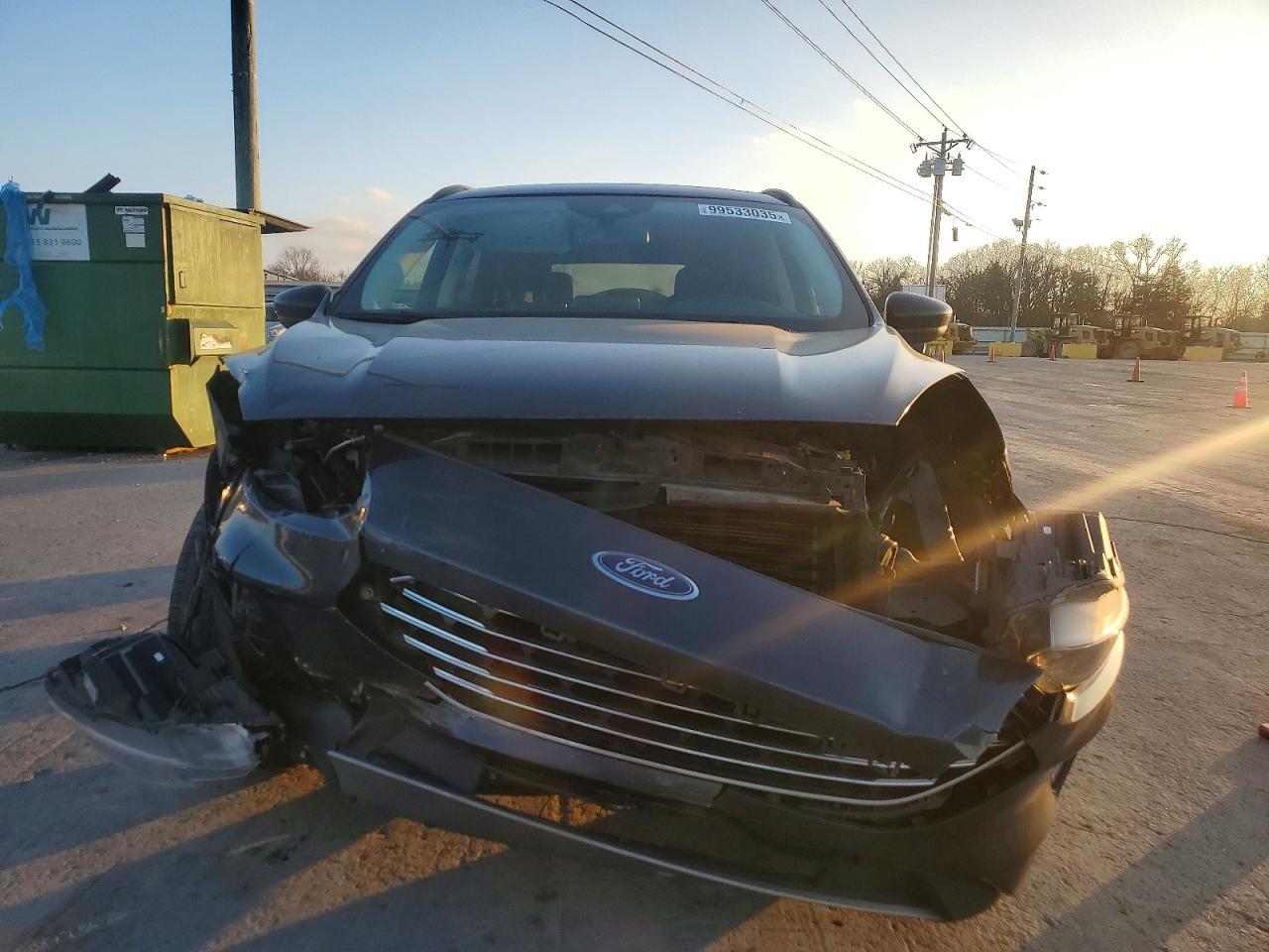 2022 Ford Escape Titanium - Image 5