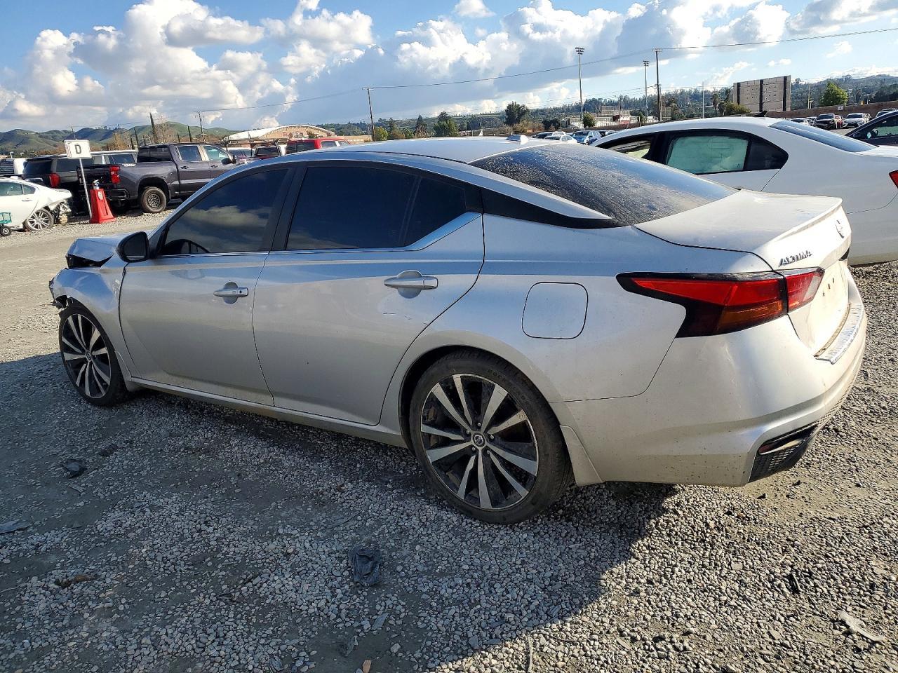 2019 Nissan Altima Sr - Фото 2