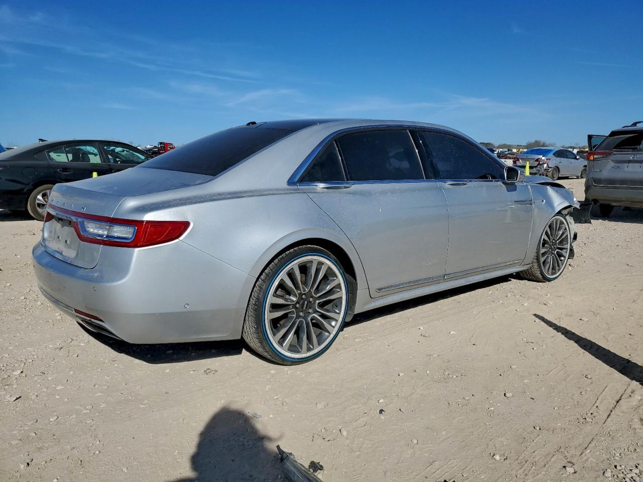 2017 Lincoln Continental Reserve - Image 3