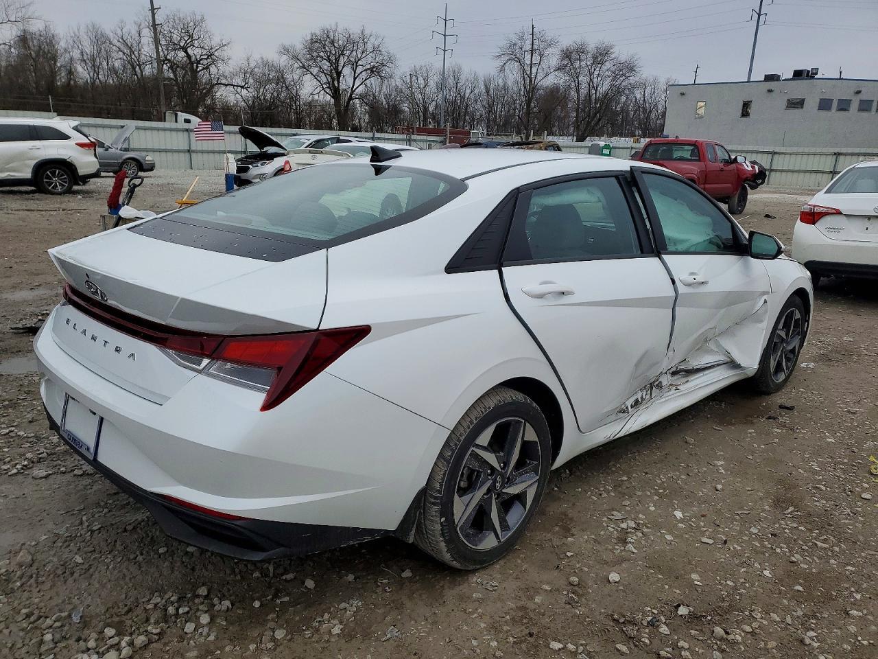 2023 Hyundai Elantra Sel - Фото 3