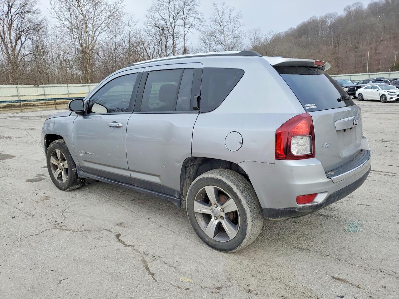2017 Jeep Compass Latitude - Фото 2