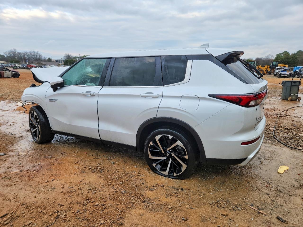 2025 Mitsubishi Outlander Se - Image 2