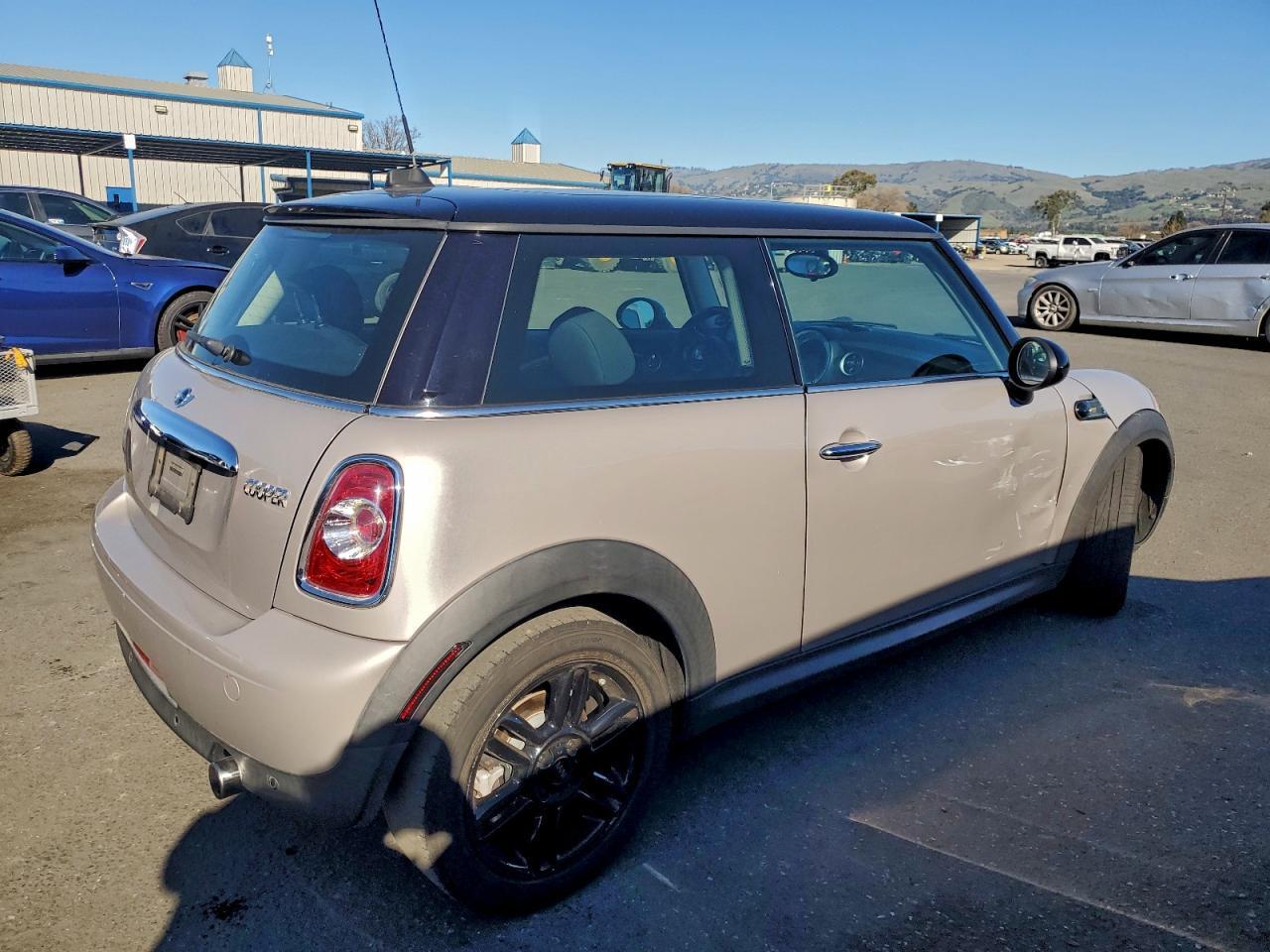 2012 Mini Cooper - Image 3