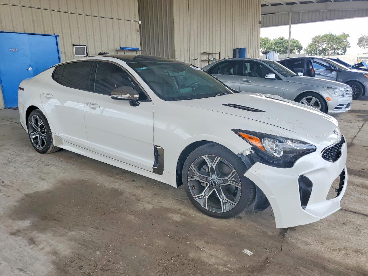 2021 Kia Stinger - Фото 4