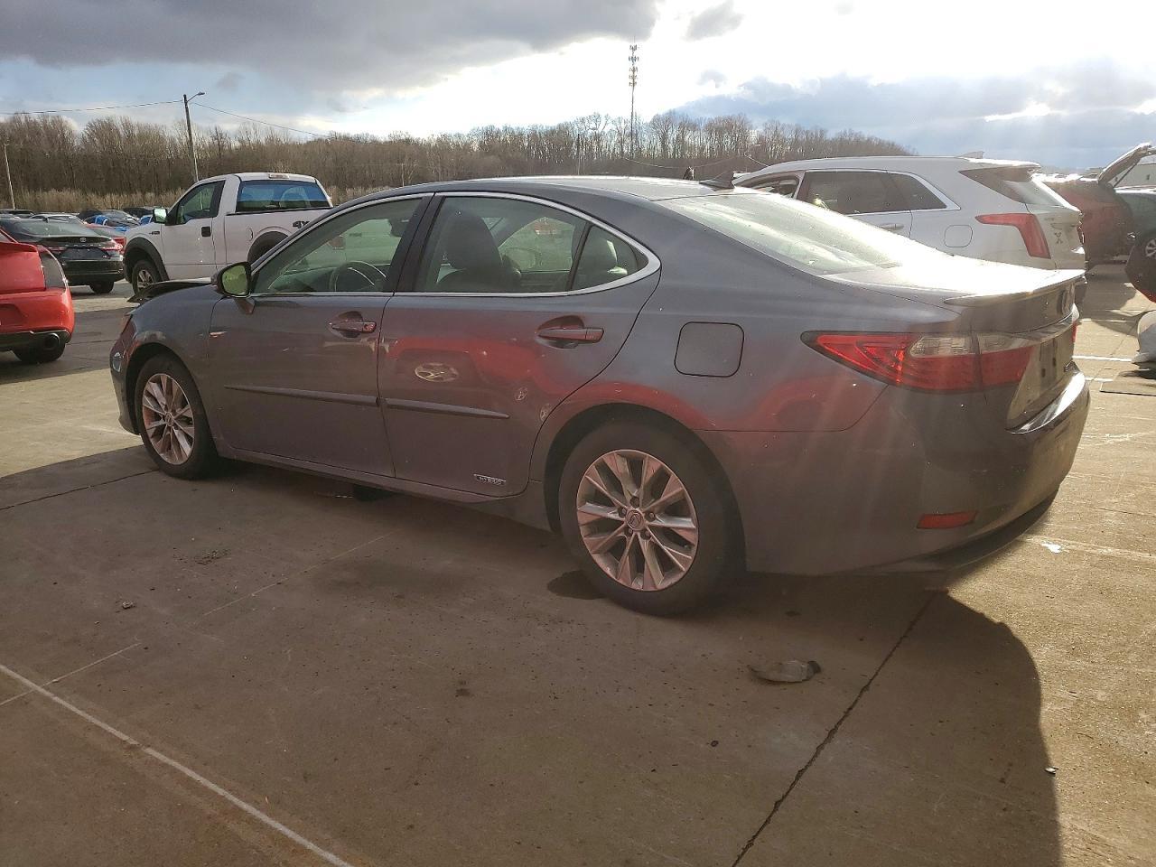 2013 Lexus Es 300H - Image 2