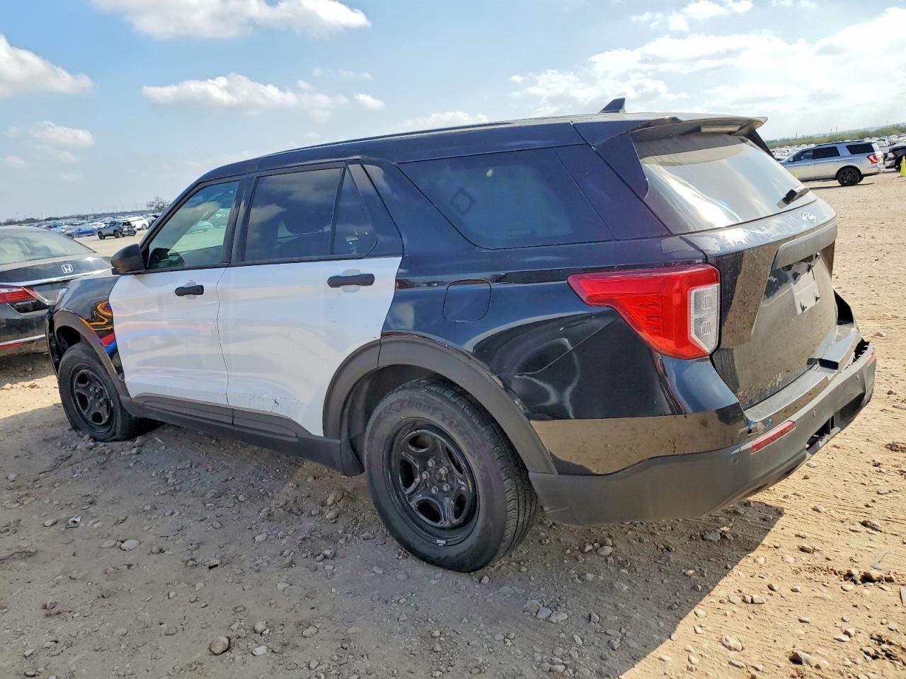 2024 Ford Explorer Police Interceptor - Image 2