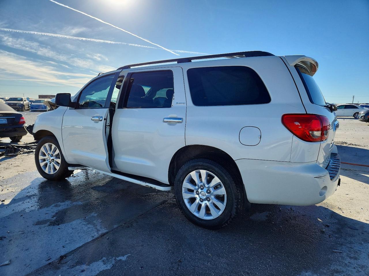 2016 Toyota Sequoia Platinum - Фото 2