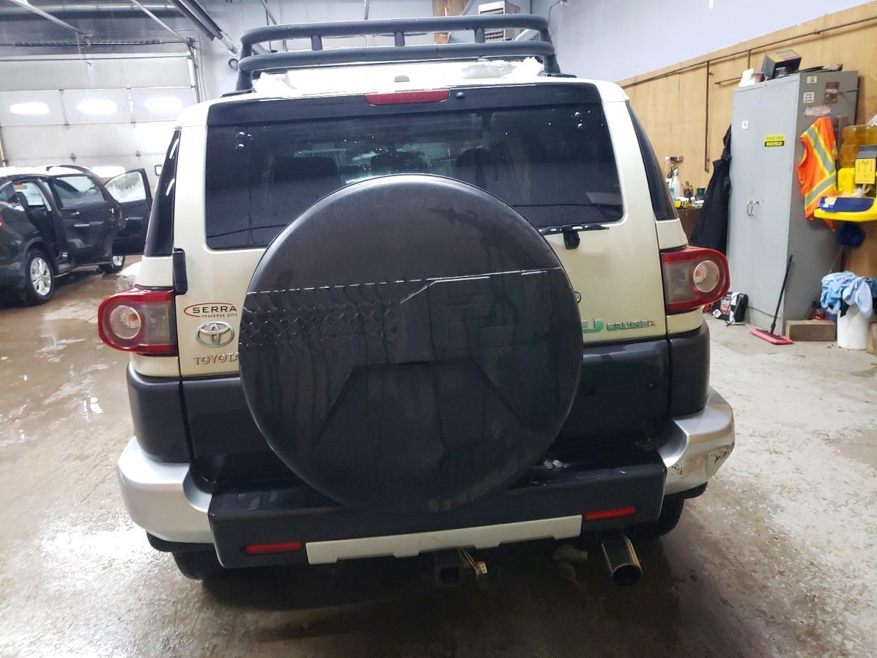 2013 Toyota Fj Cruiser Base - Image 6