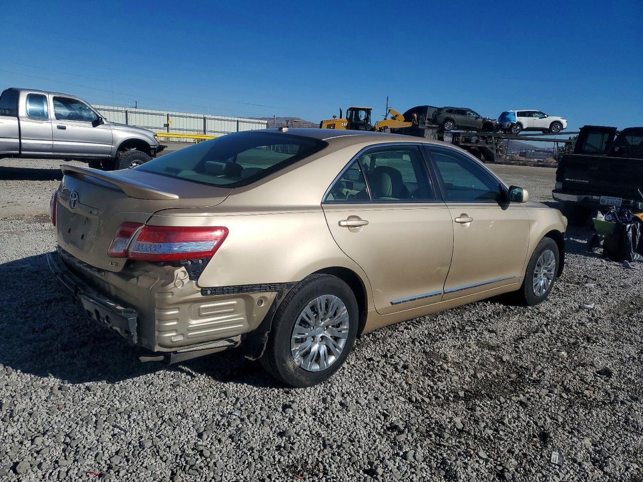 2011 Toyota Camry Base - Фото 3