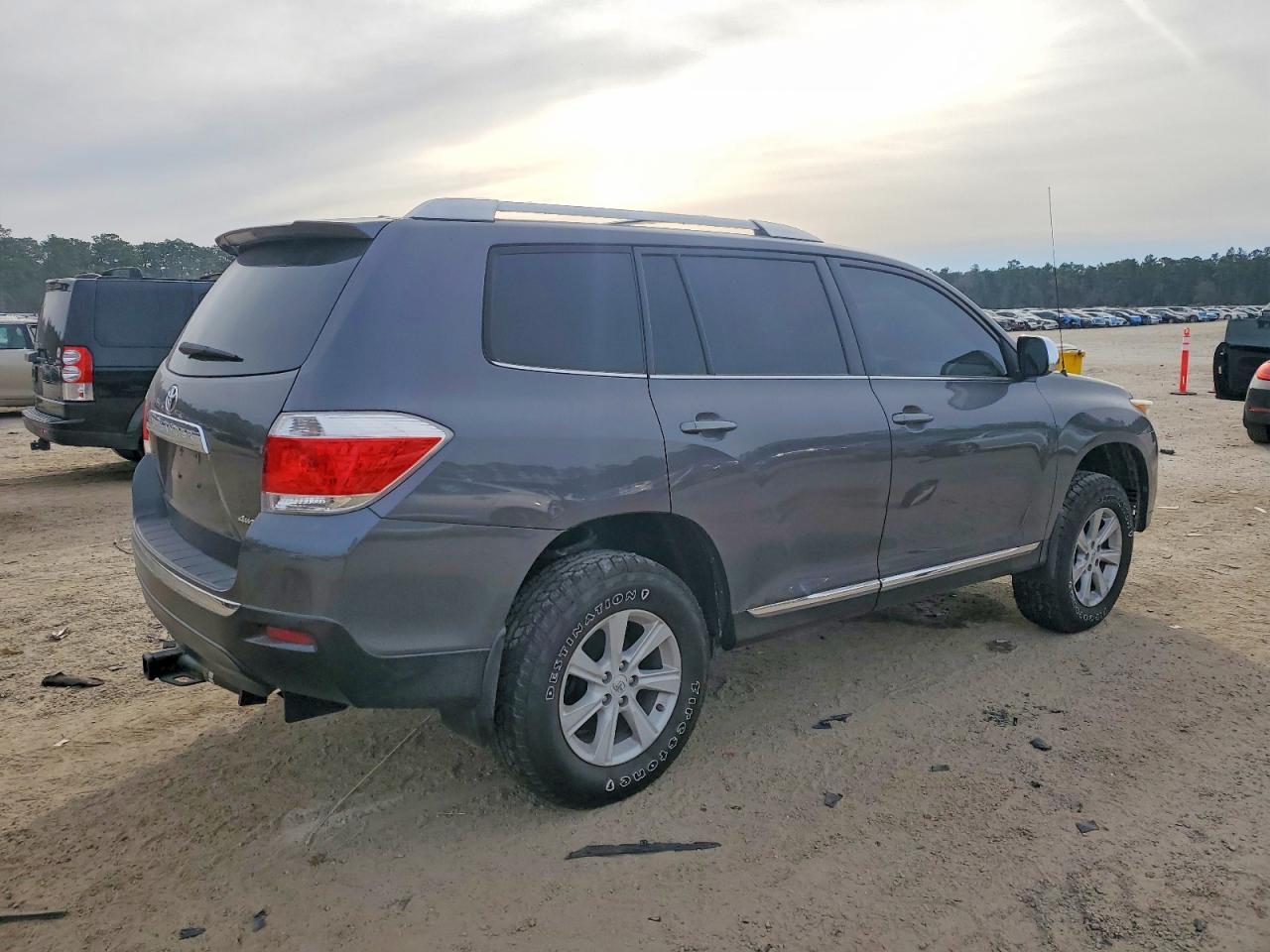 2012 Toyota Highlander Base - Image 3