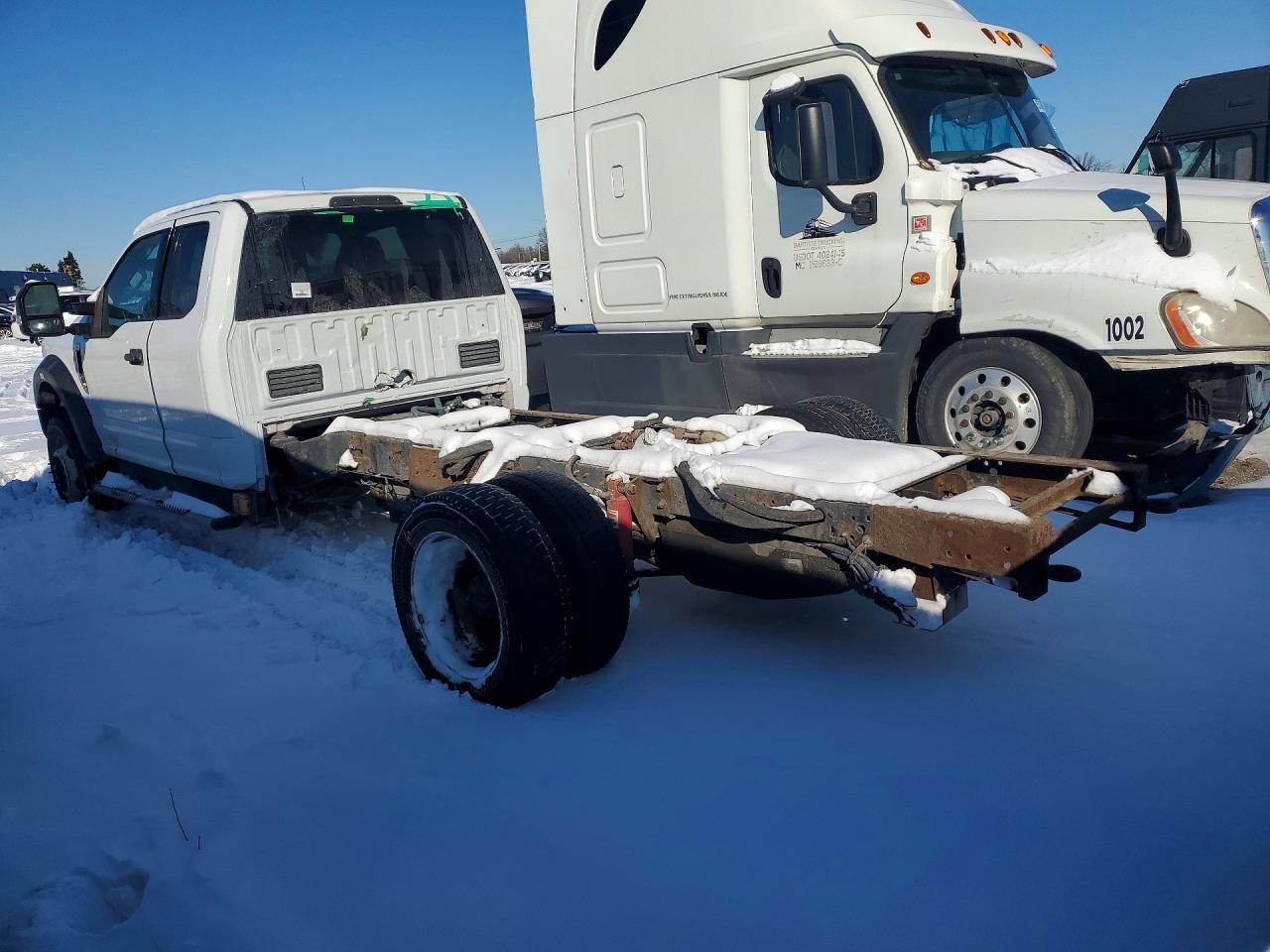2017 Ford F550 Super Duty Truck Cab And Chassis - Фото 2