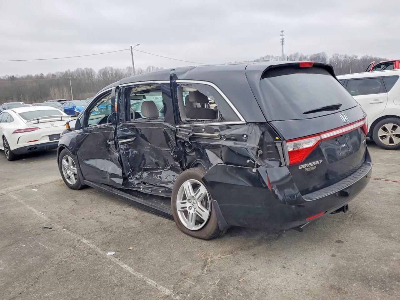 2013 Honda Odyssey Touring - Фото 2