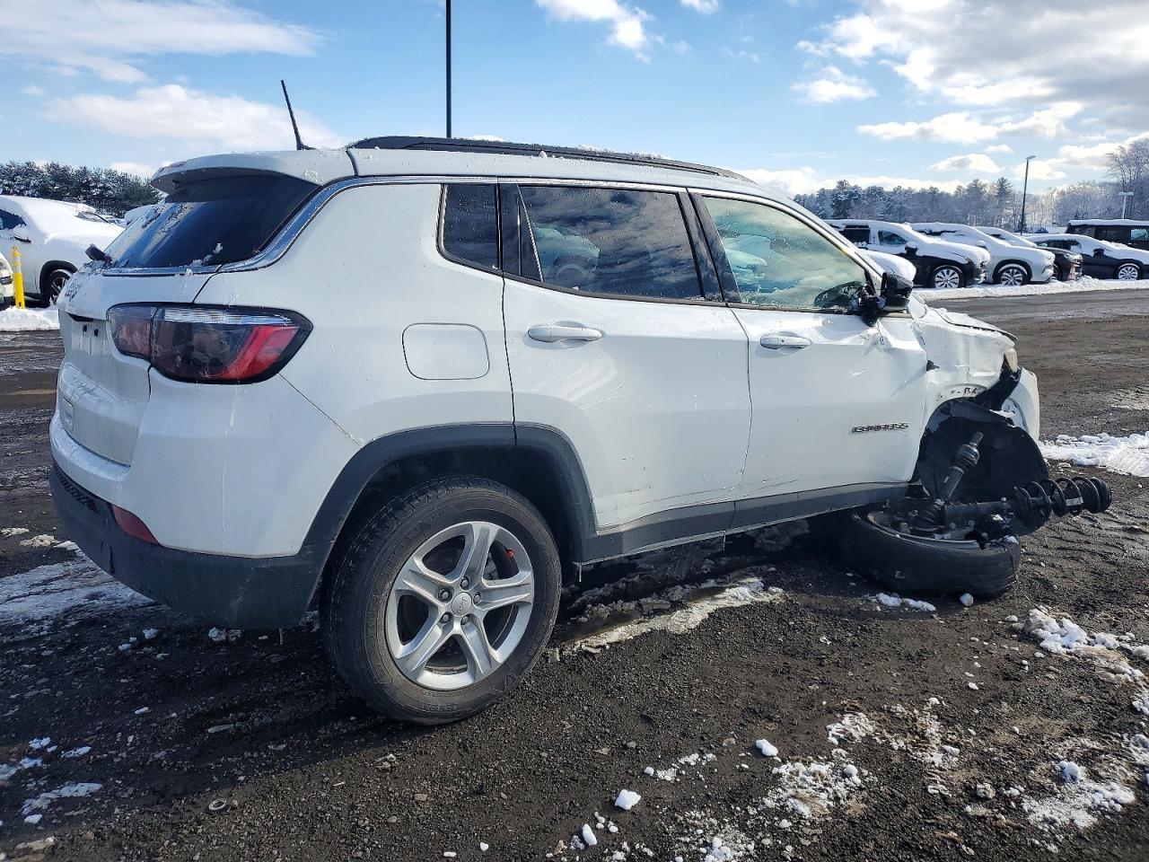 2024 Jeep Compass Latitude - Фото 3
