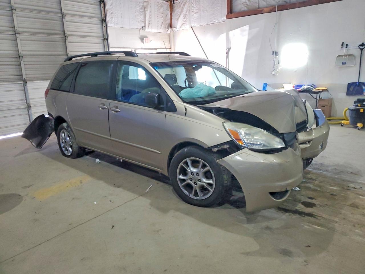 2004 Toyota Sienna Le - Image 4