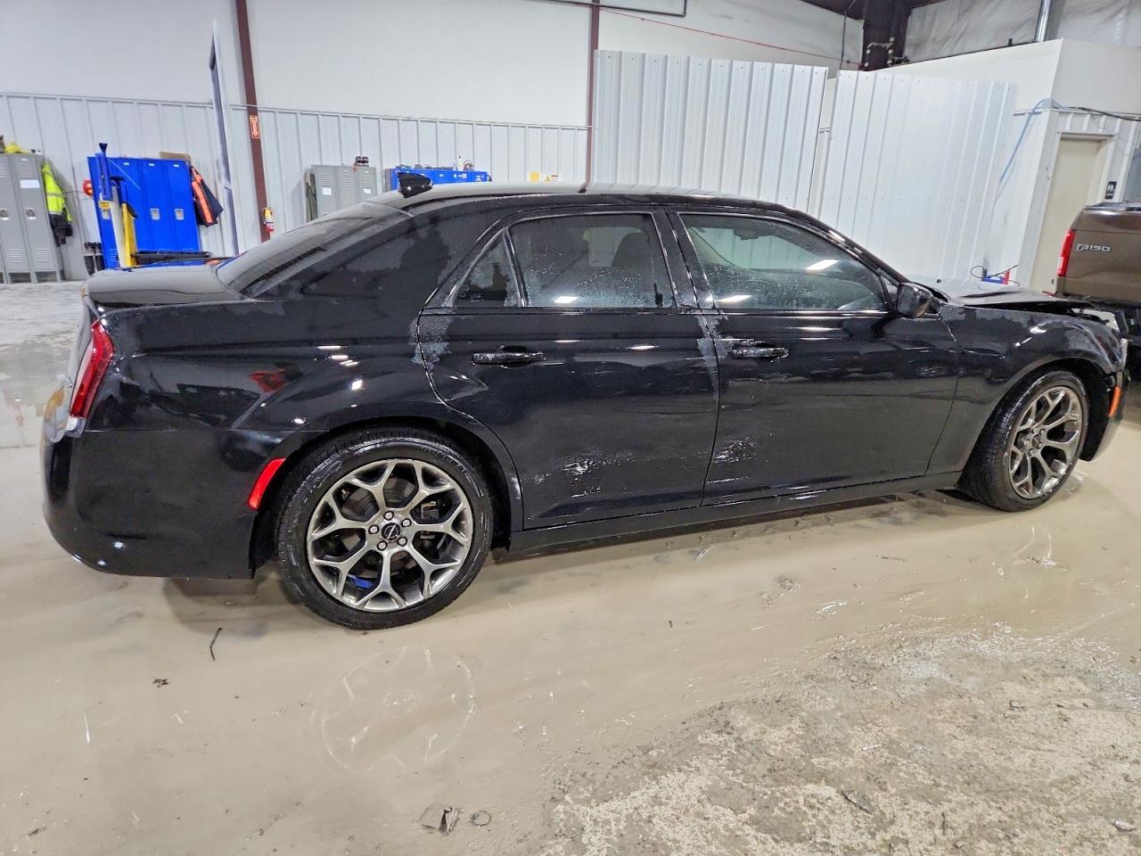 2018 Chrysler 300 - Image 3