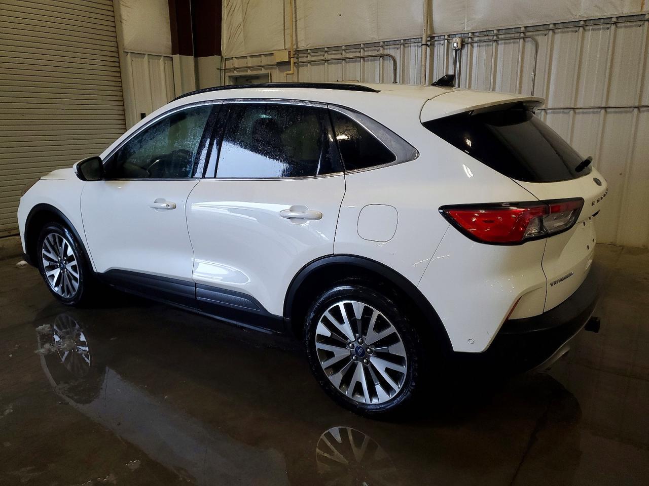 2020 Ford Escape Titanium - Фото 2