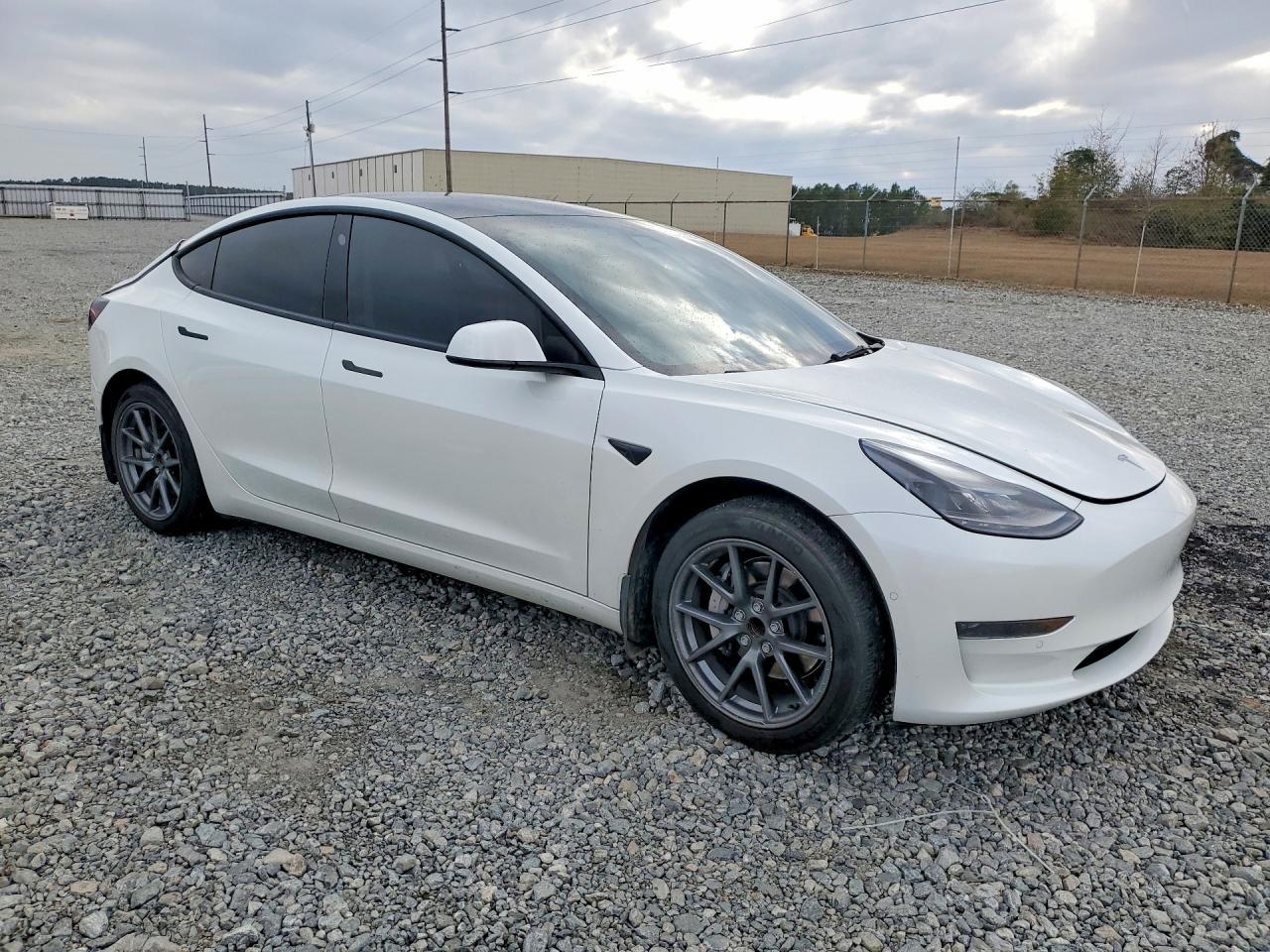 2021 Tesla Model 3 - Фото 4