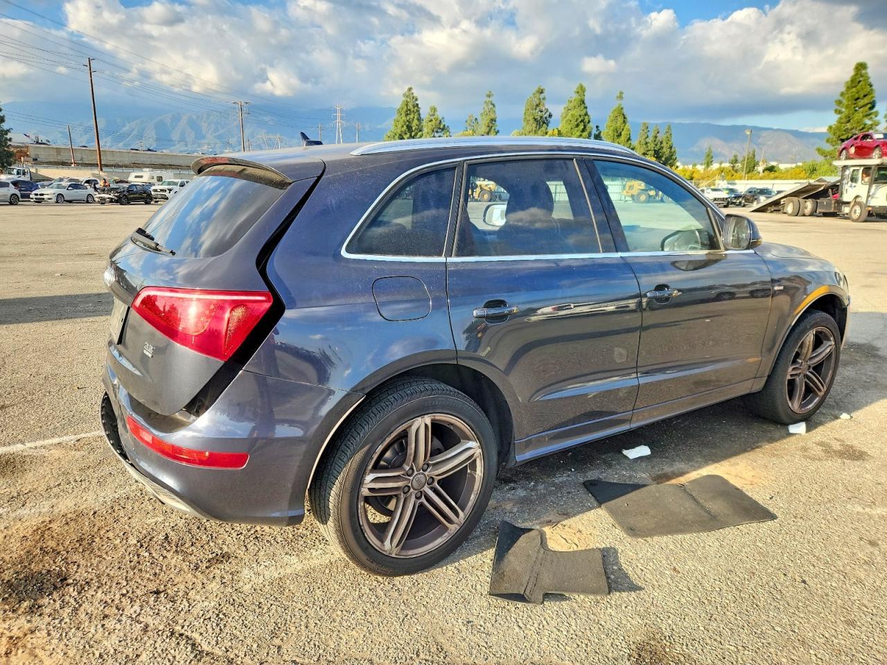 2010 Audi Q5 Premium Plus - Image 3