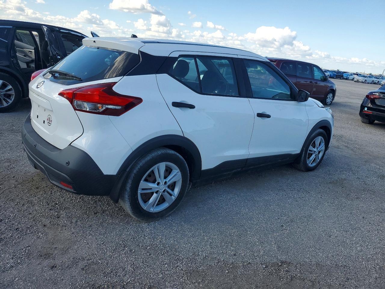 2020 Nissan Kicks S - Фото 3