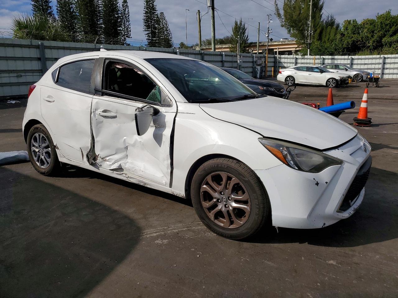 2020 Toyota Yaris Le - Image 4